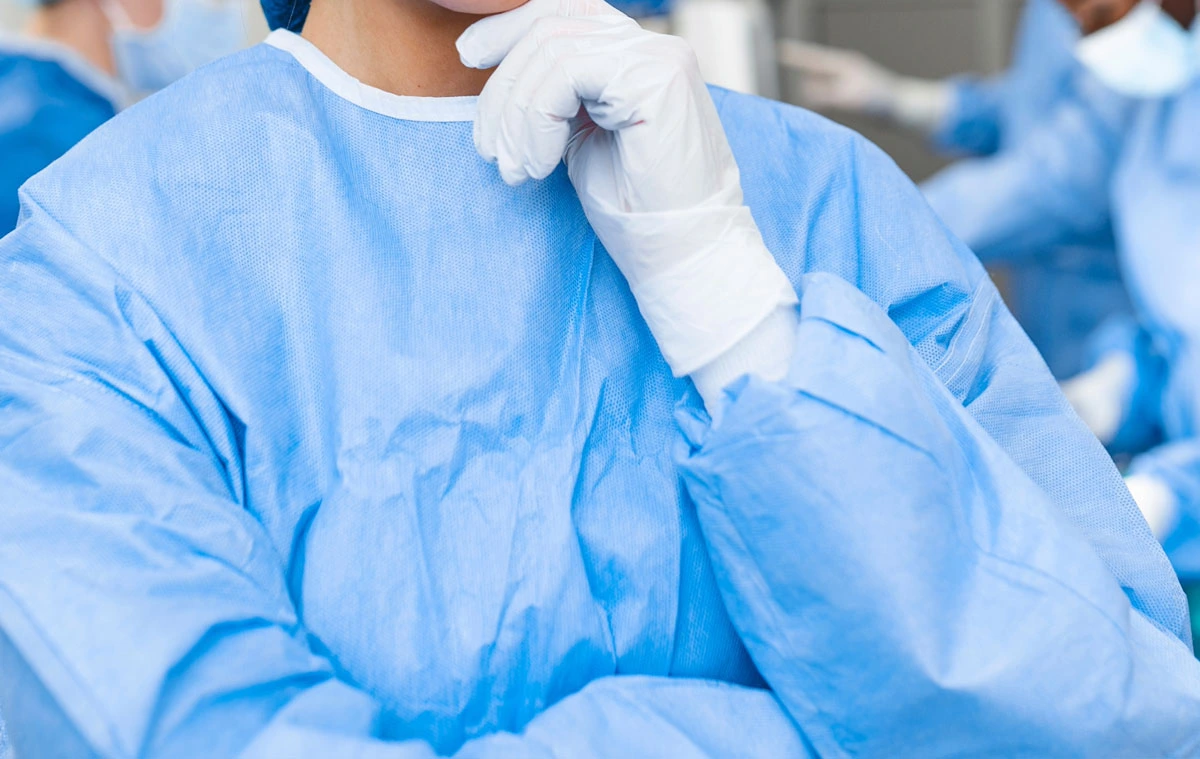 Bata desechable de material no tejido